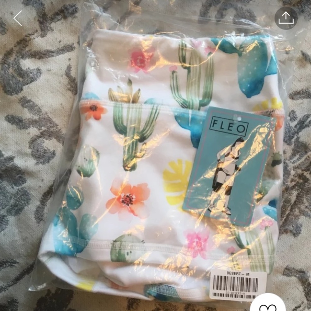 SOLD Fleo Dessert Originals size Medium